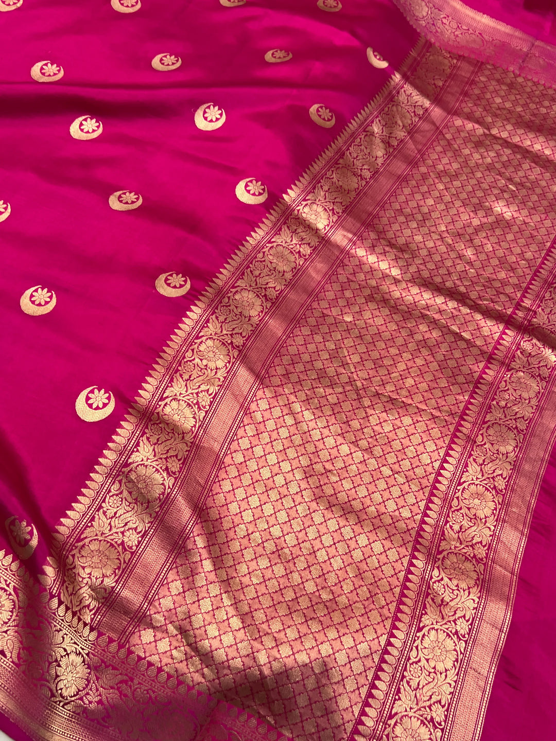 Rani Pink Pure Silk Banarasi Plain Saree with Kadhwa Chand butis