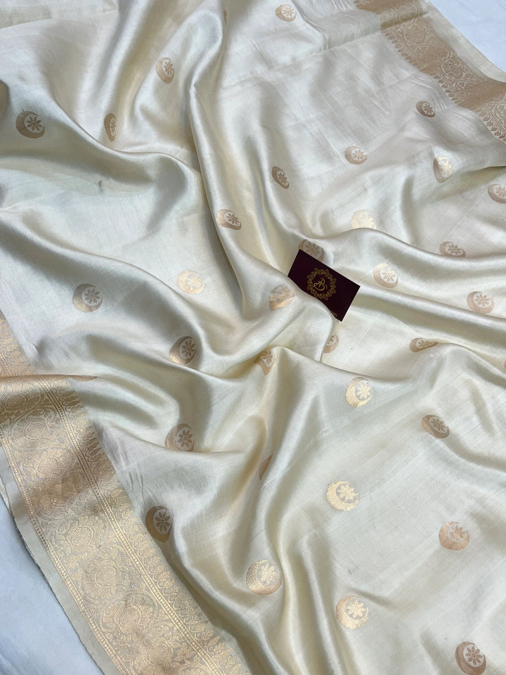 Cream Pure Silk Banarasi Saree with Kadhwa Chand butis - AuraBenaras