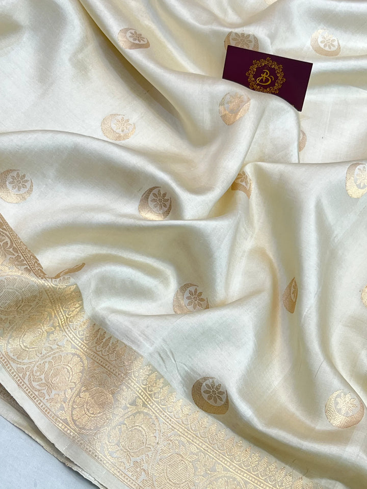 Cream Pure Silk Banarasi Saree with Kadhwa Chand butis - AuraBenaras