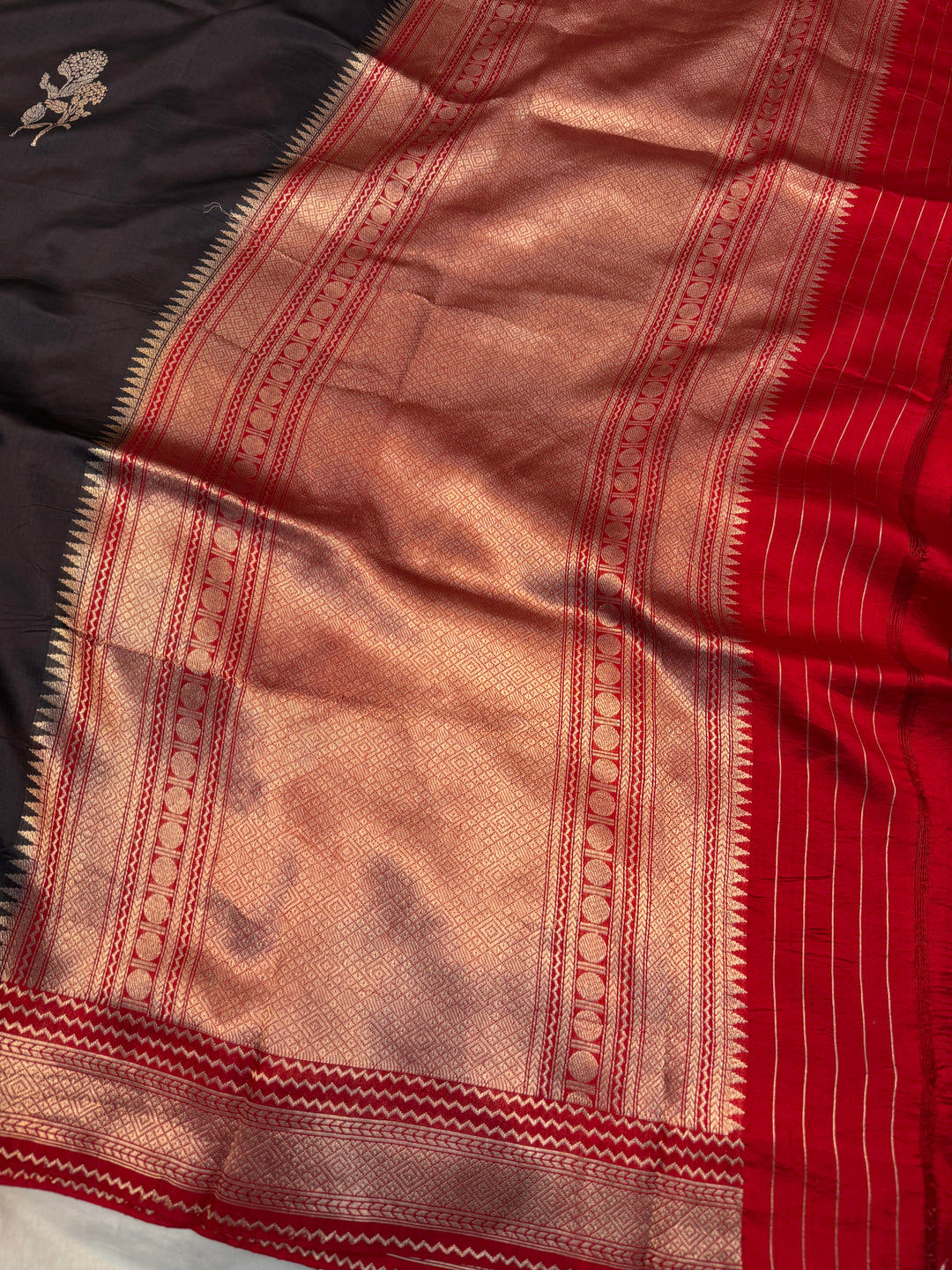 Black Pure Silk Handloom Banarasi Saree - AuraBenaras