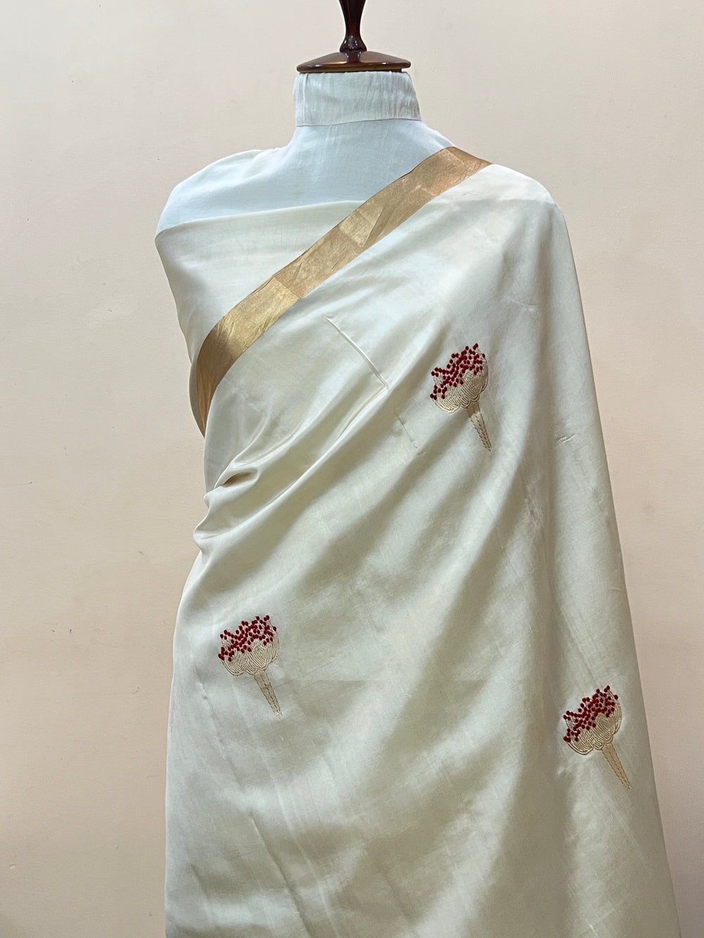 Cream Pure Banarasi Handloom Silk Saree