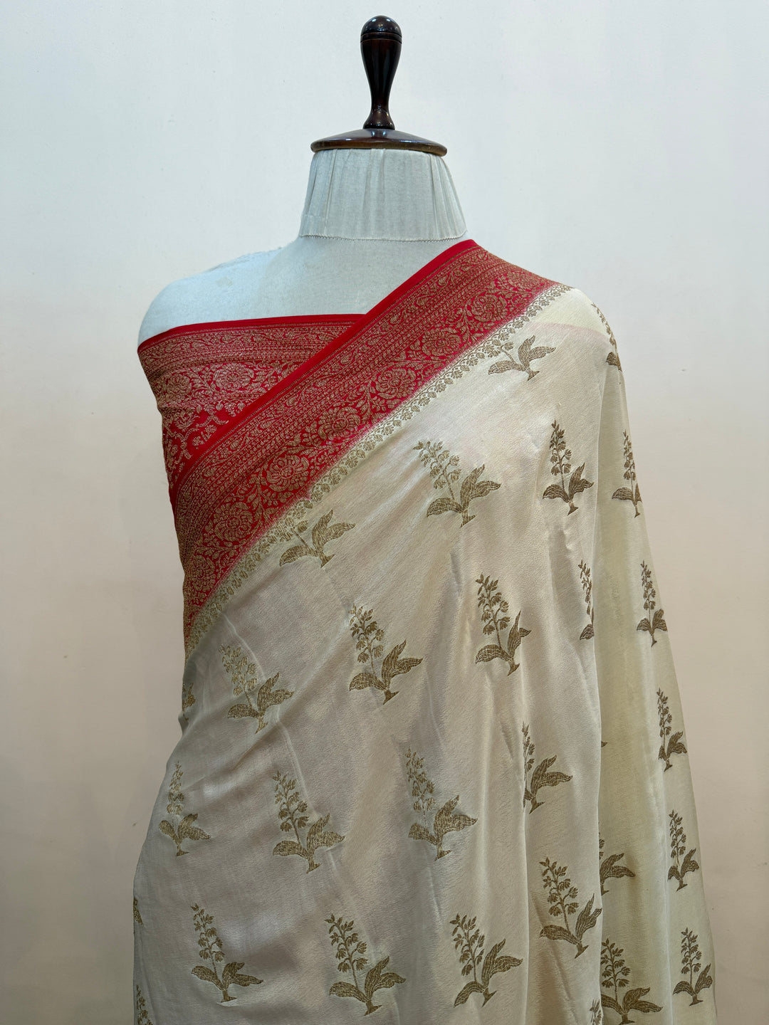 Cream Pure Crepe Silk Handloom Banarasi Saree