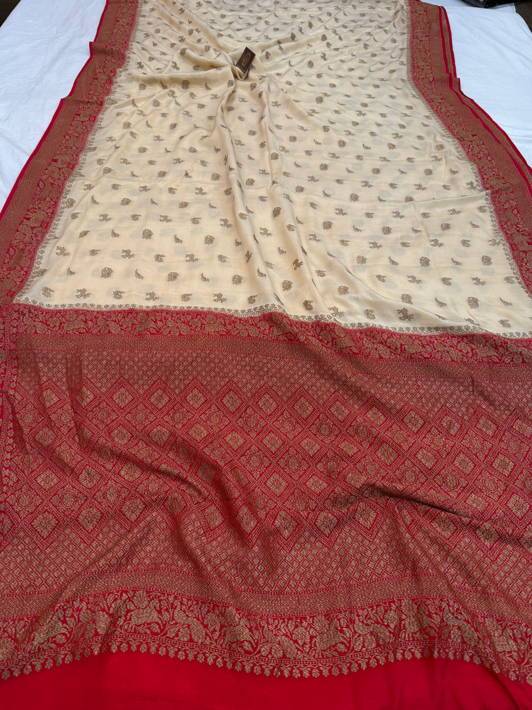 Cream Pure Crepe Silk Handloom Banarasi Saree