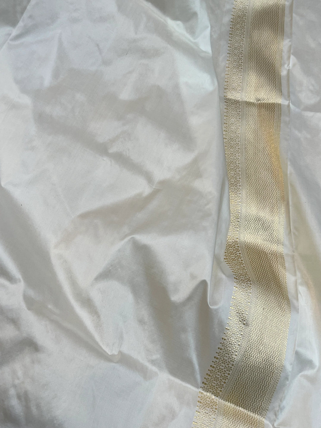 Off White Banarasi Handloom Katan Silk Saree with kadhwa butas