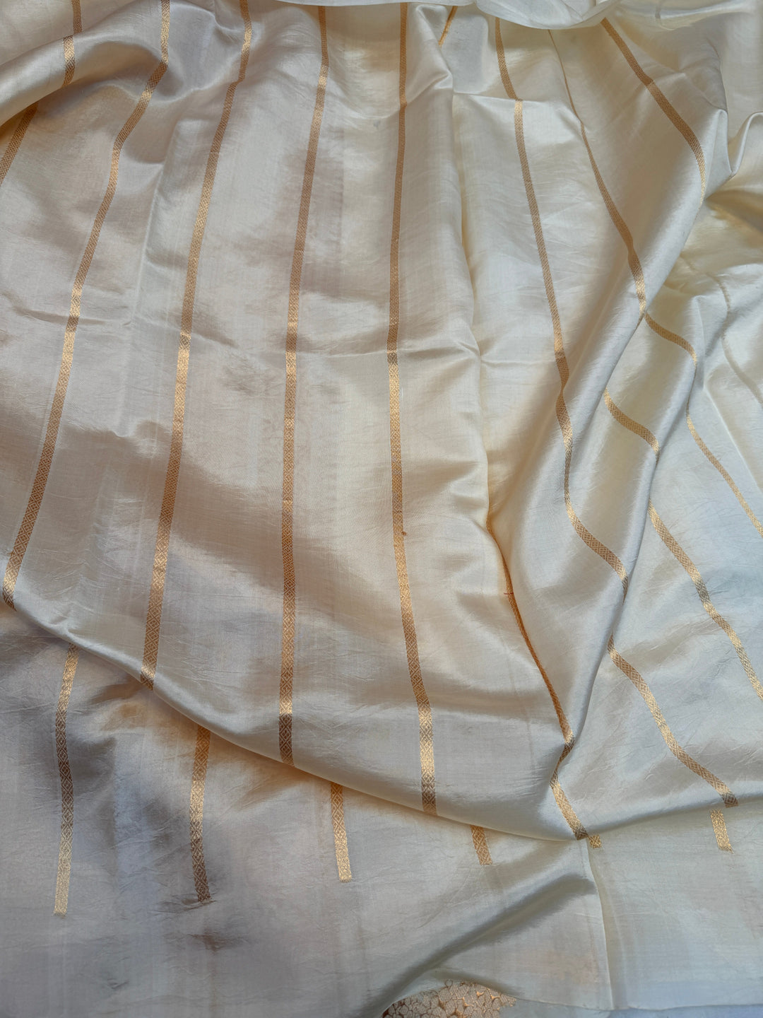Off White Pure Silk Handloom Banarasi Saree