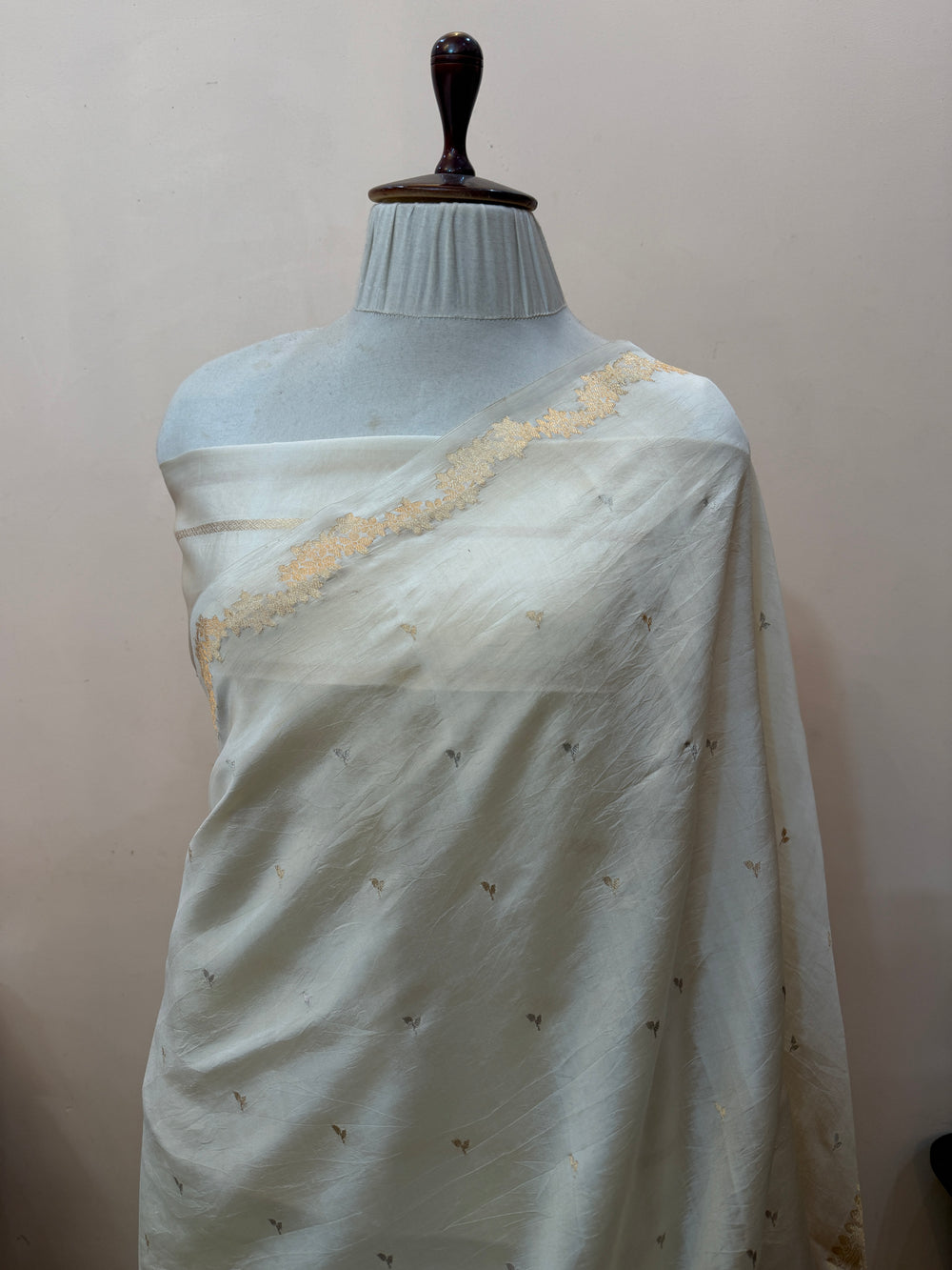 Off White Pure Silk Handloom Banarasi Saree