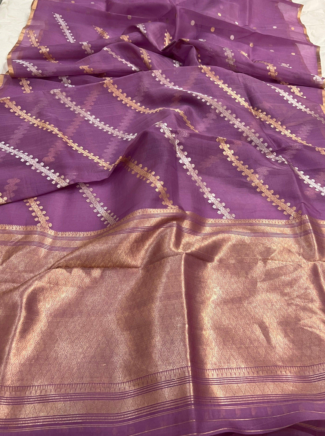 Lavender Banarasi Handloom Kora Silk Saree - Aura Benaras