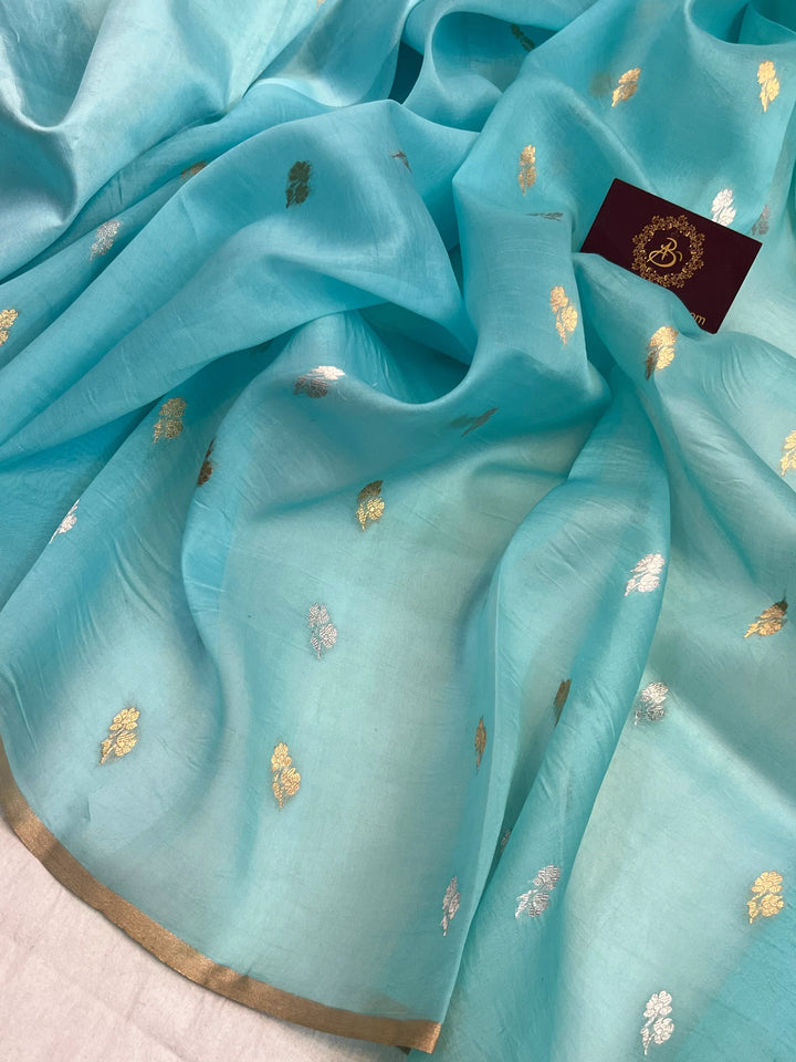 Close-up of Kadhwa sona rupa butis on triple weave Banarasi saree