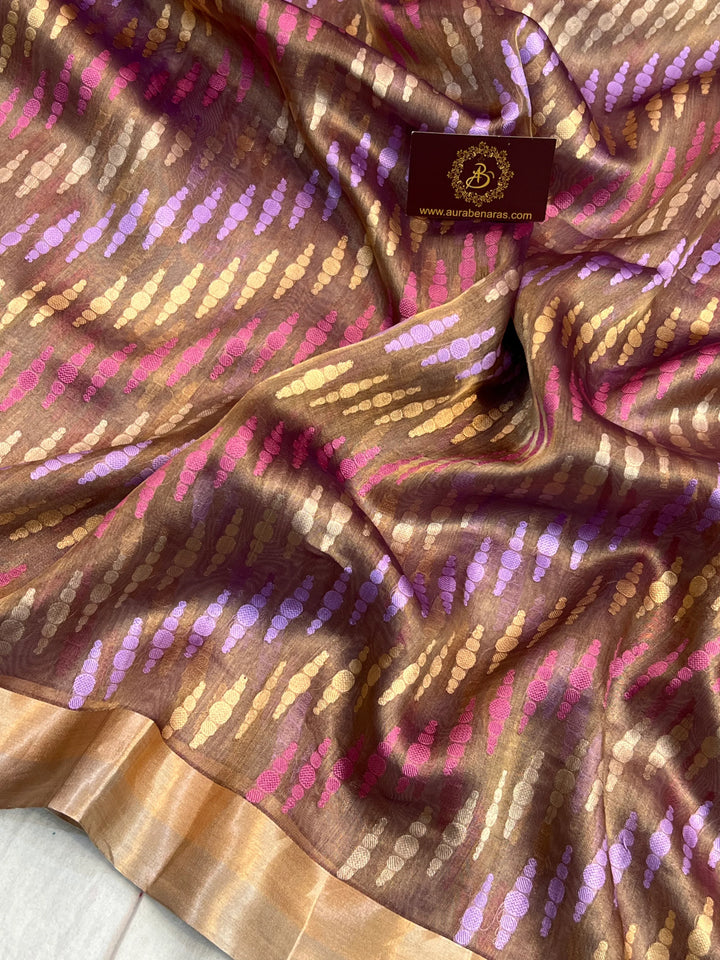 Magenta Pure Tissue Silk Handloom Banarasi Saree with Kadhwa Weave