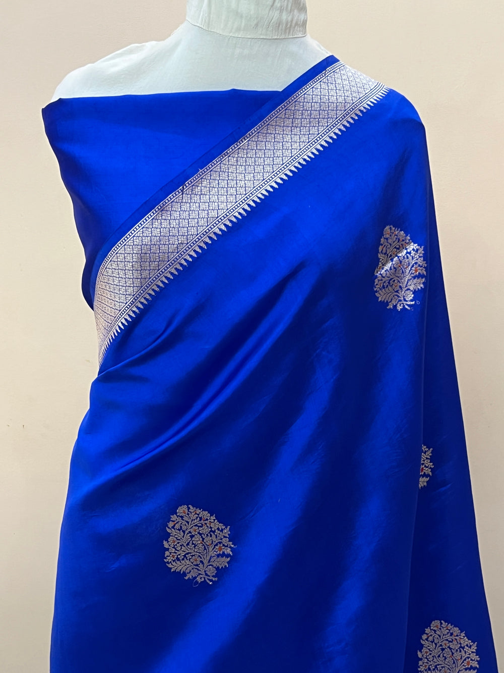 Royal Blue Pure Silk Handloom Banarasi Saree with Kadhwa meenakari motifs