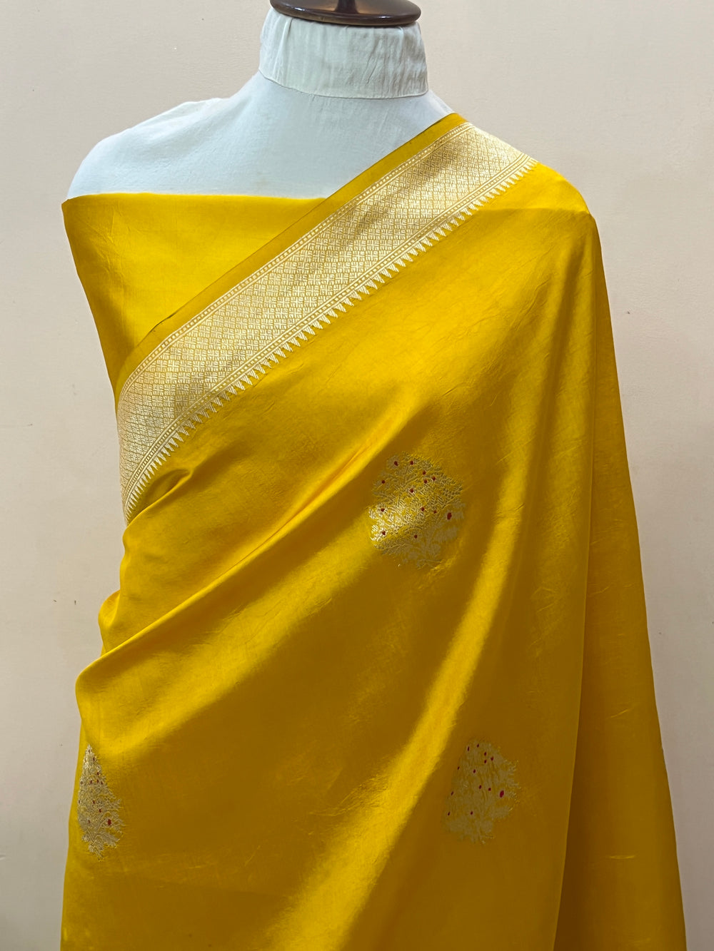Yellow Pure Silk Handloom Banarasi Saree with Kadhwa meenakari motifs