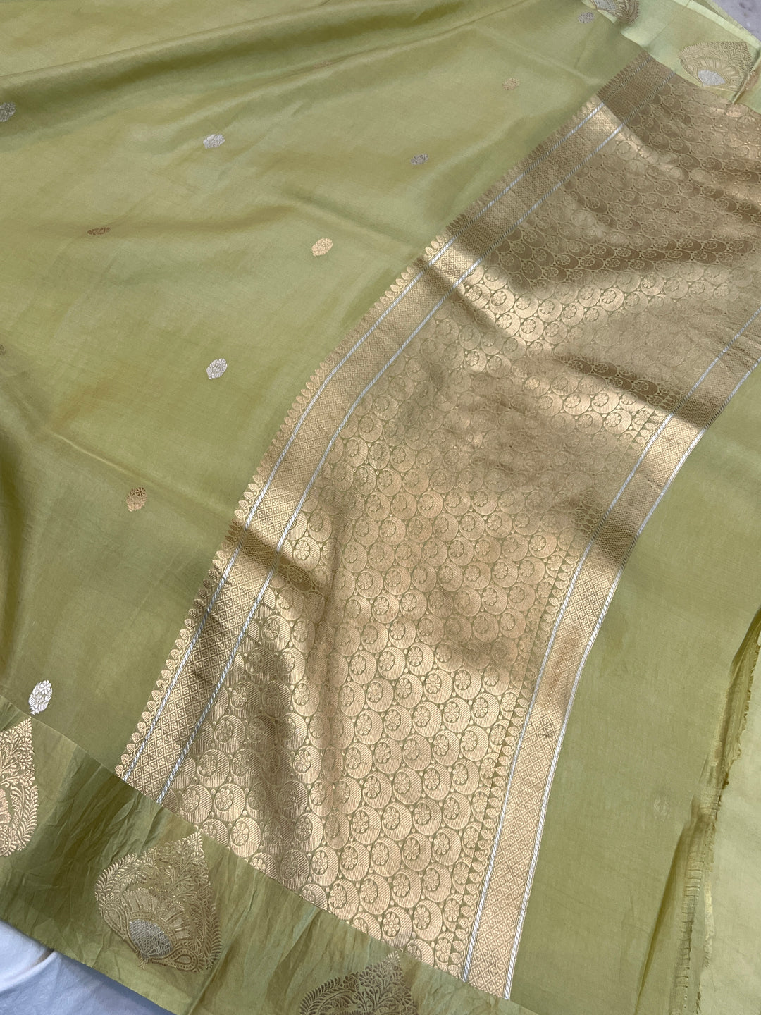 Pastel Olive Green Pure Katan Organza Silk Handloom Banarasi Saree