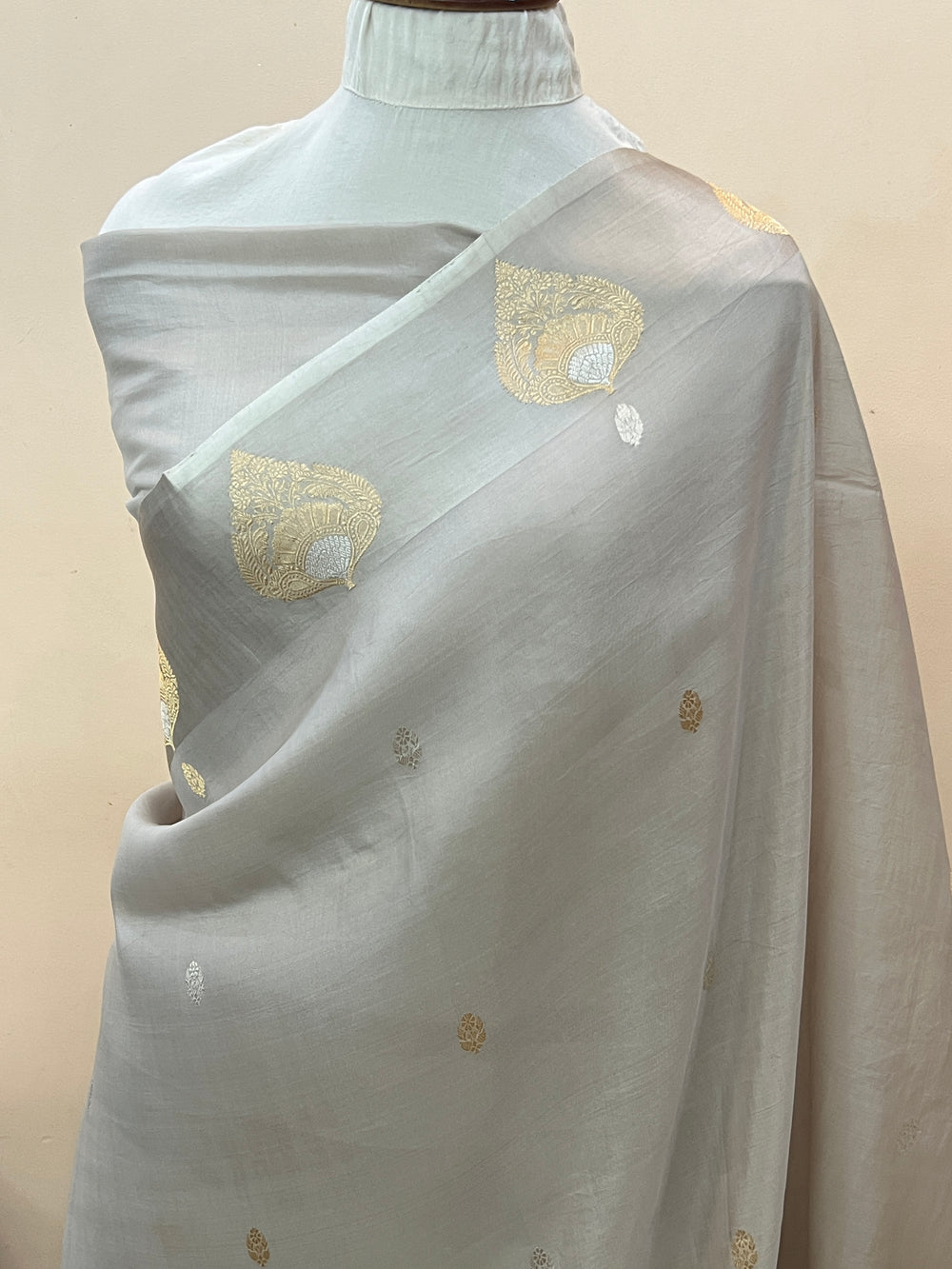 Grey Pure Katan Organza Silk Handloom Banarasi Saree