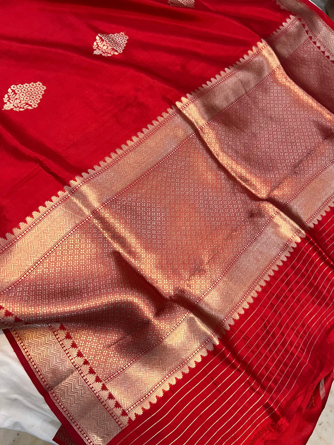 Red Pure Banarasi Handloom Silk Saree - Aura Benaras