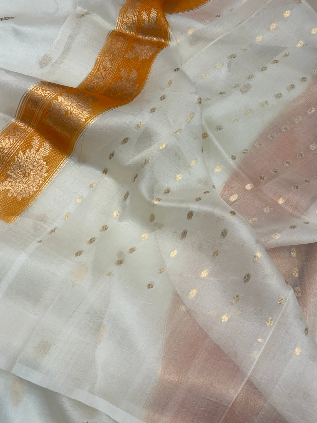 Pre Order :: Off White Pure Banarasi Handloom Kora Silk Saree
