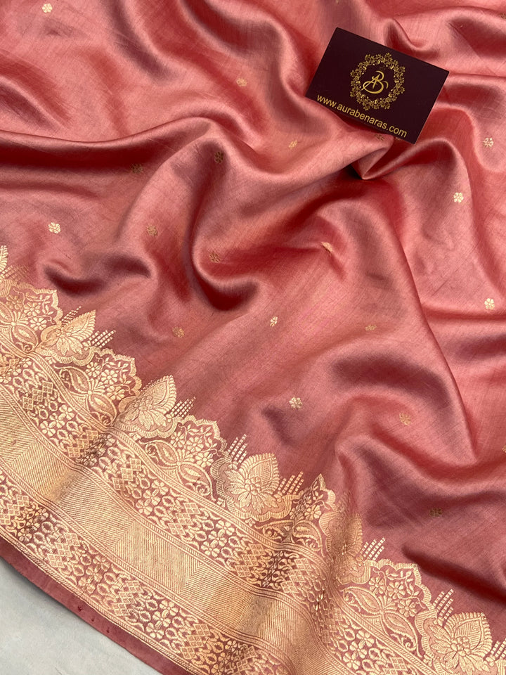 Detailed view of kadhwa butis and zari border on Chiniya silk Banarasi saree