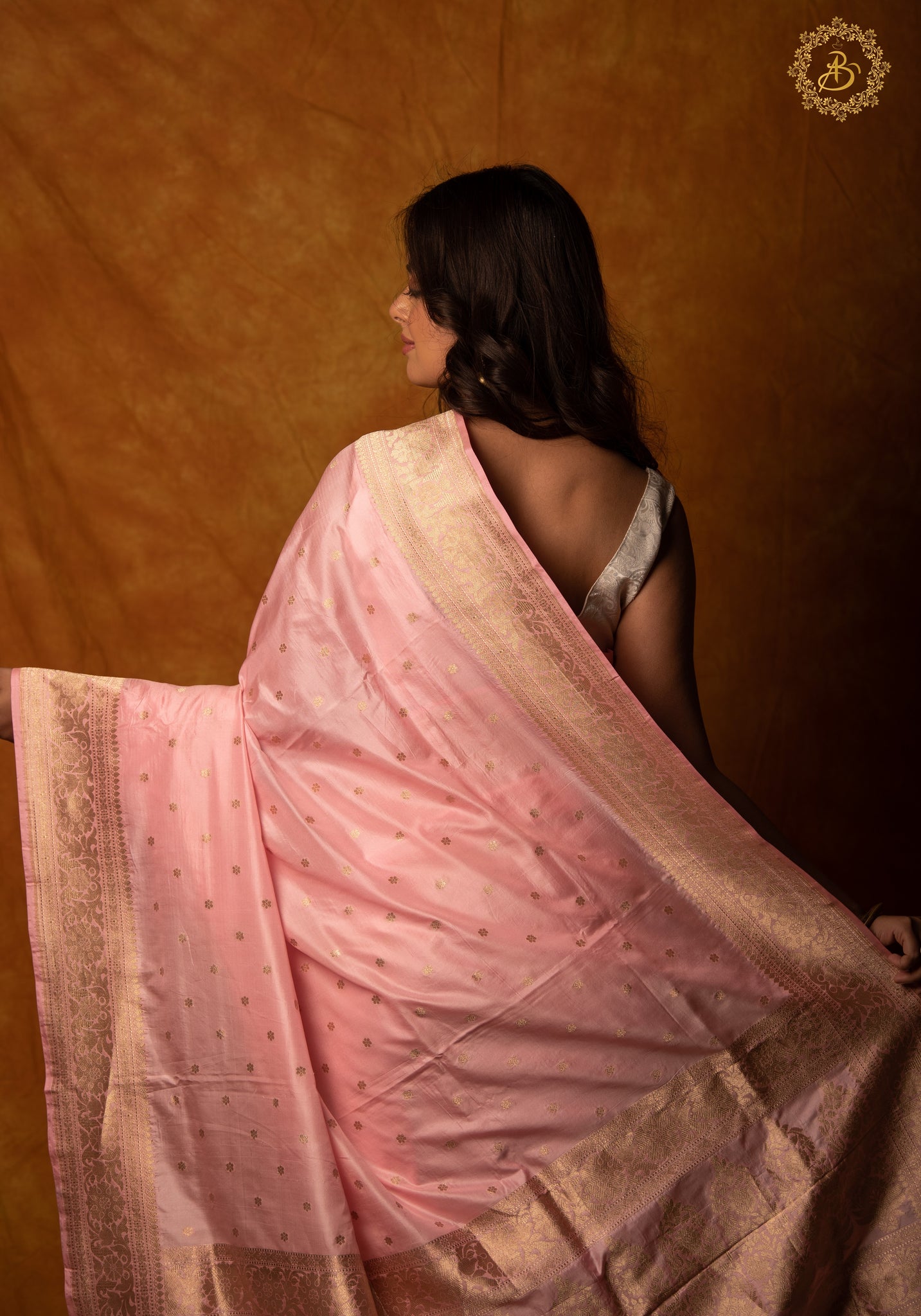 Buy Women Powder Pink Saree Set With Floral Sequin Embellished Blouse -  Sequin Sarees - Indya