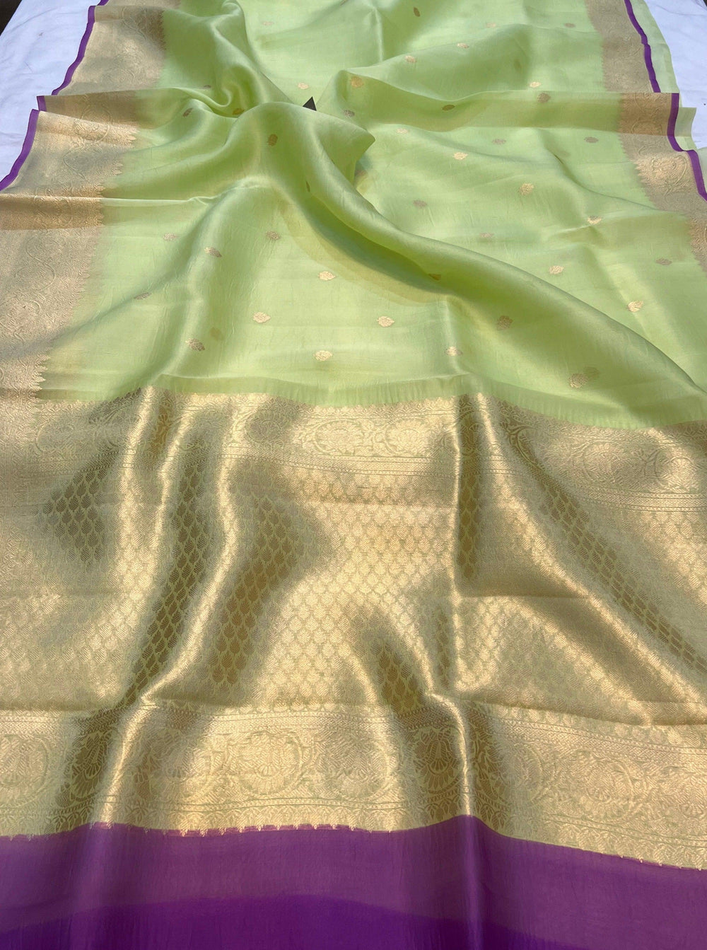 Pista Green Banarasi Handloom Kora Silk Saree - Aura Benaras