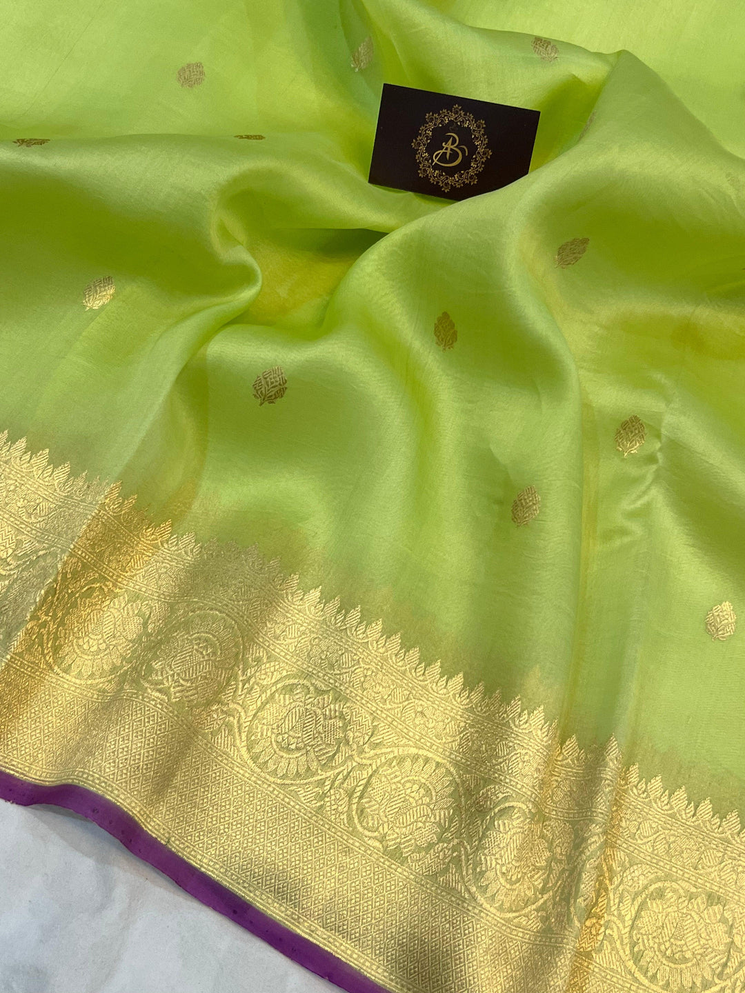 Pista Green Banarasi Handloom Kora Silk Saree - Aura Benaras