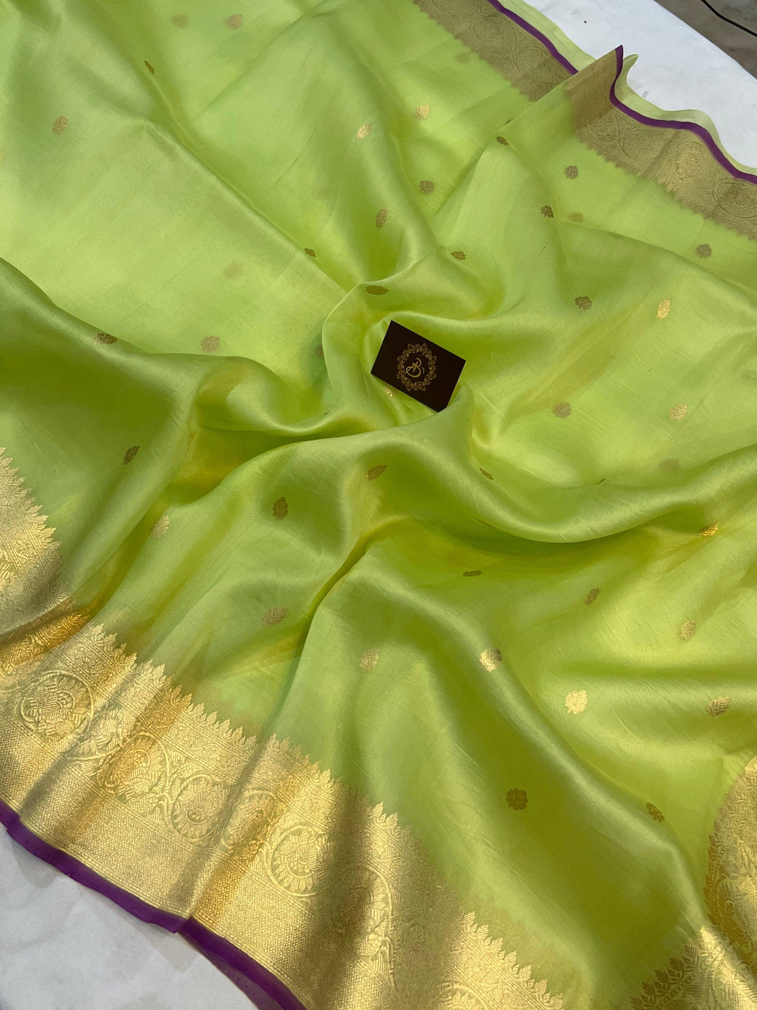 Pista Green Banarasi Handloom Kora Silk Saree - Aura Benaras