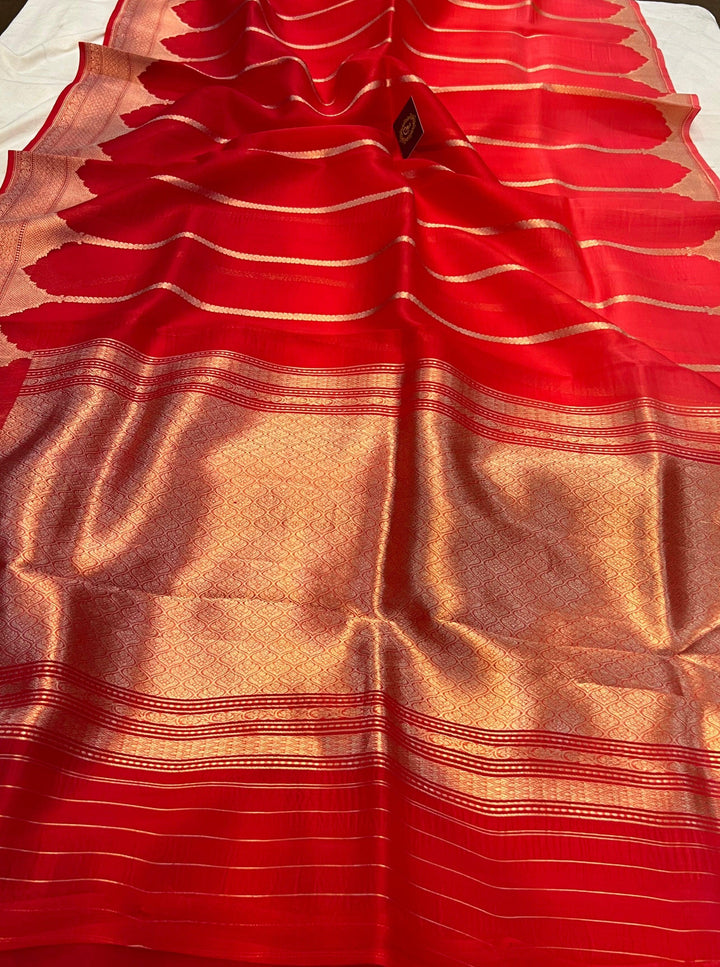 Red Shaded Banarasi Handloom Kora Silk Saree - Aura Benaras