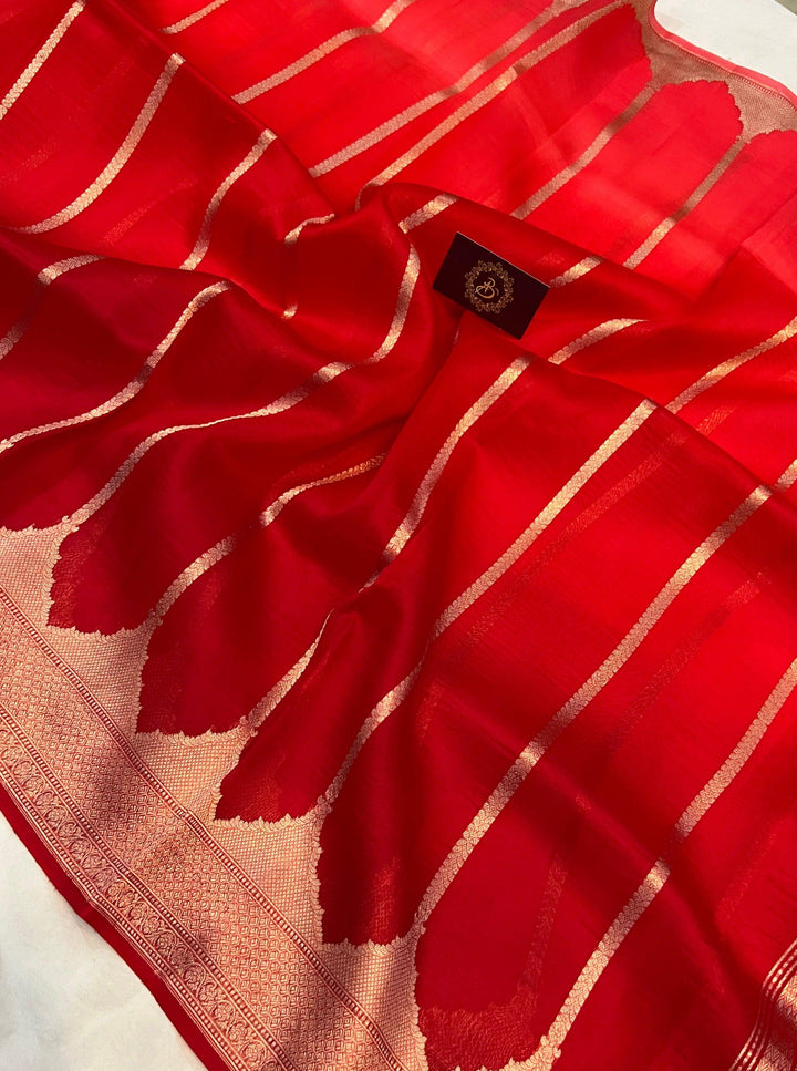 Red Shaded Banarasi Handloom Kora Silk Saree - Aura Benaras