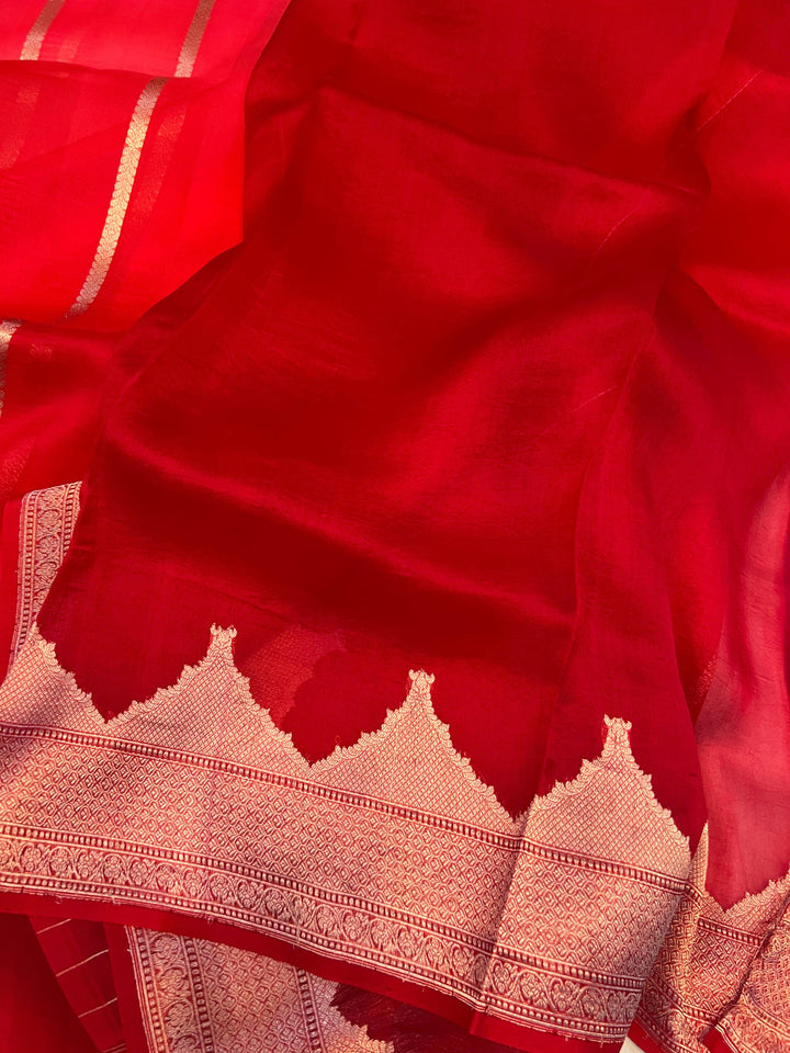 Red Shaded Banarasi Handloom Kora Silk Saree - Aura Benaras