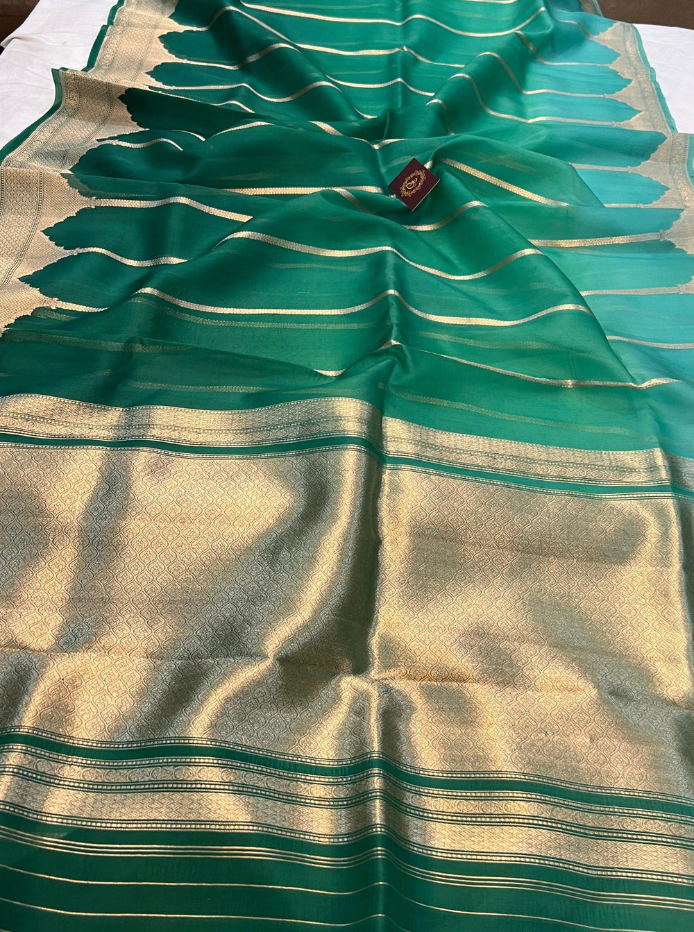 Green Shaded Banarasi Handloom Kora Silk Saree - Aura Benaras