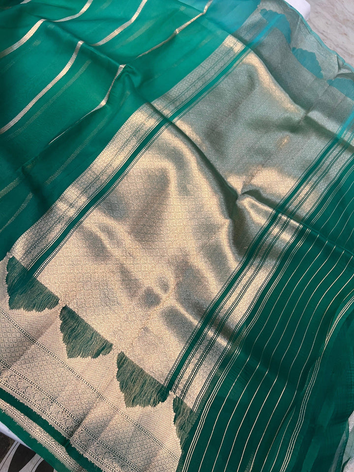 Green Shaded Banarasi Handloom Kora Silk Saree - Aura Benaras