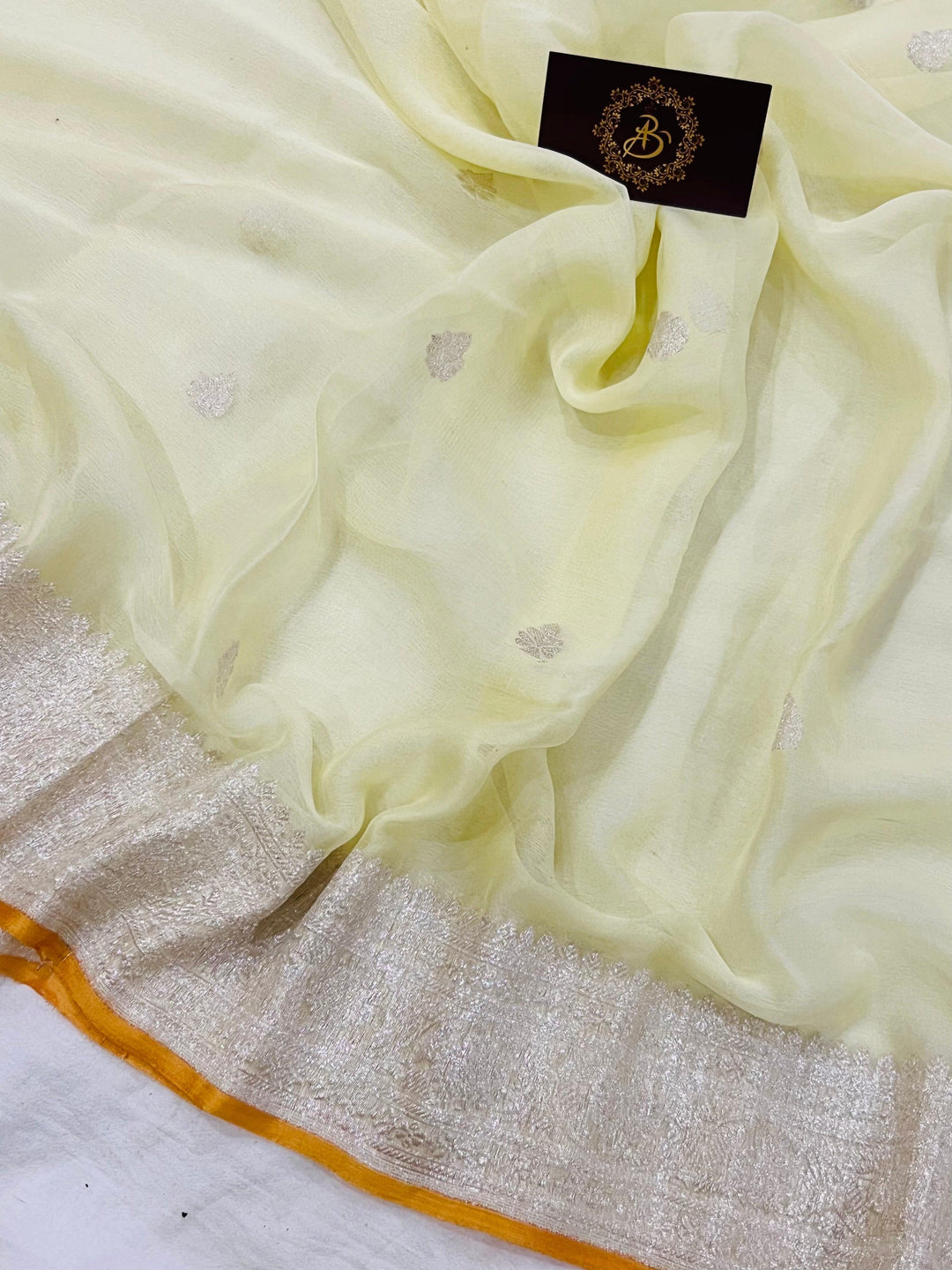 Off White Khaddi Chiffon Banarasi Handloom Saree - Aura Benaras
