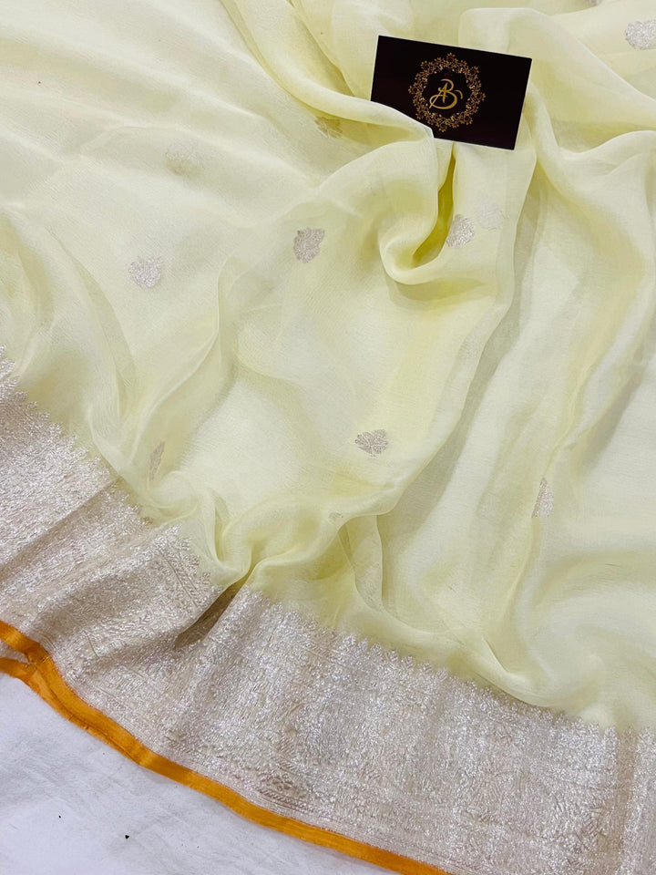 Off White Khaddi Chiffon Banarasi Handloom Saree - Aura Benaras