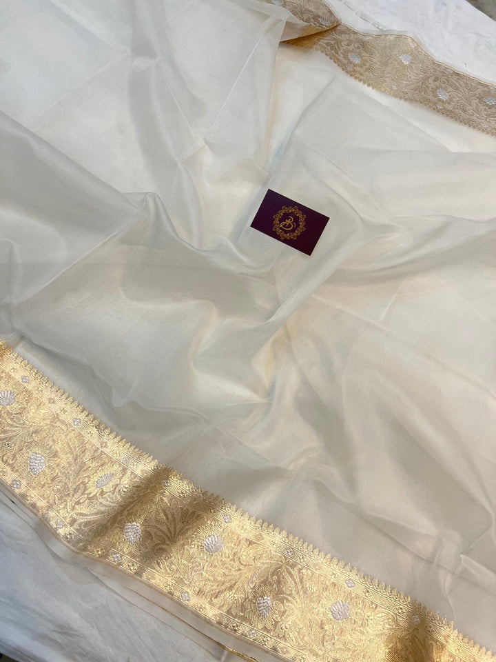 White Banarasi Handloom Kora Silk Saree - Aura Benaras