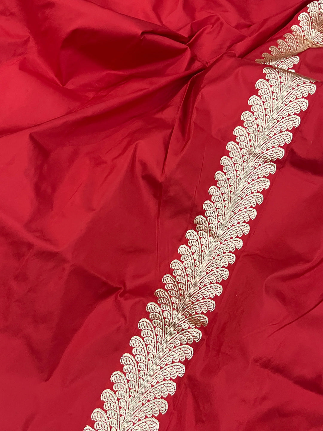 Red Jaal Pure Banarasi Handloom Katan Silk Saree - Aura Benaras