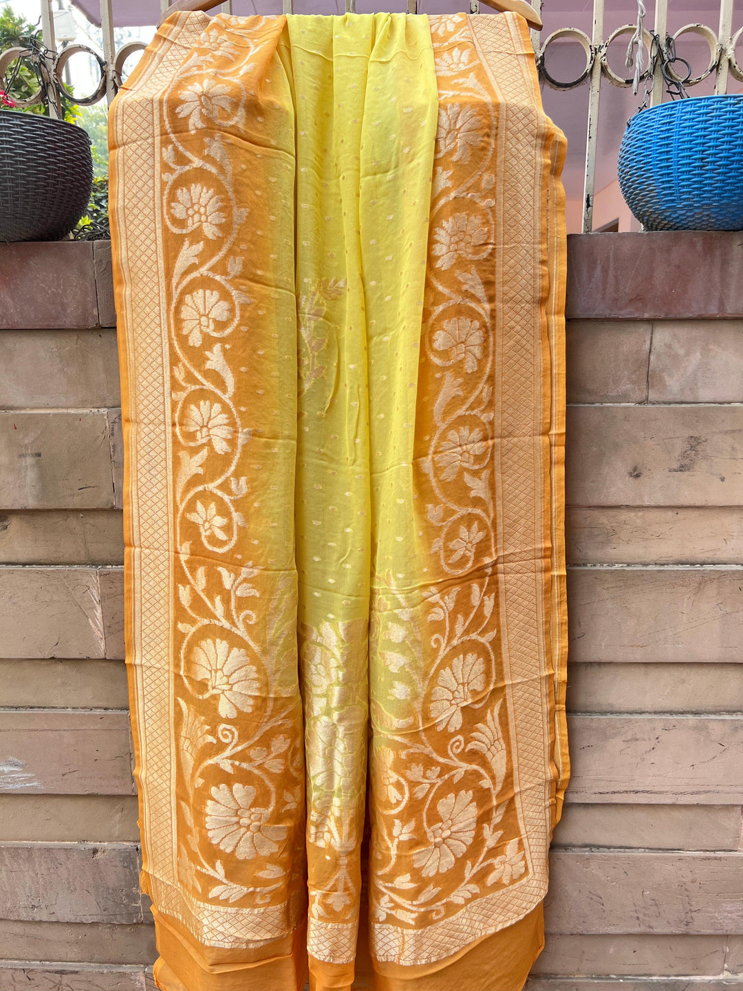 Yellow Shaded Pure Banarasi Handloom Georgette Dupatta - Aura Benaras
