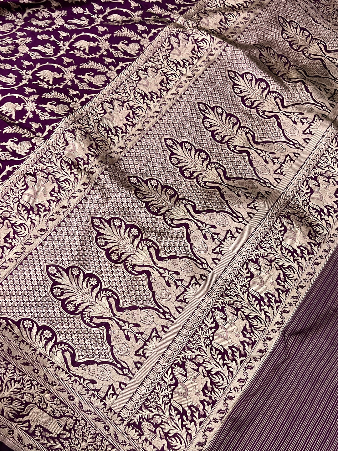 Intricate Kadhwa zari border detail on Shikargaah Banarasi silk saree