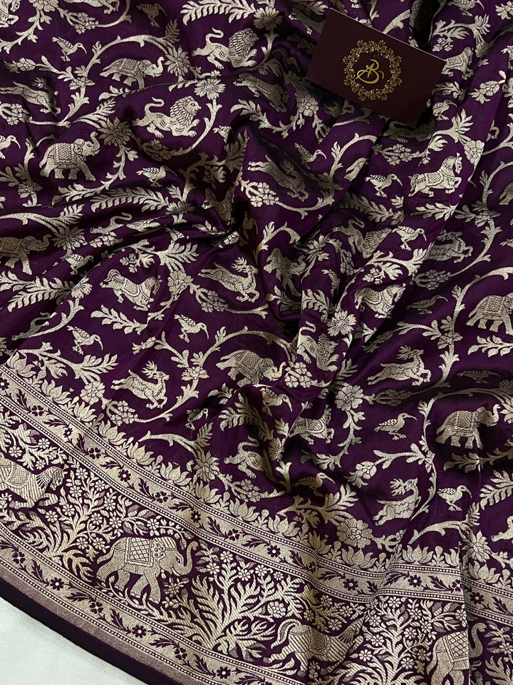 Intricate Kadhwa zari border detail on Shikargaah Banarasi silk saree