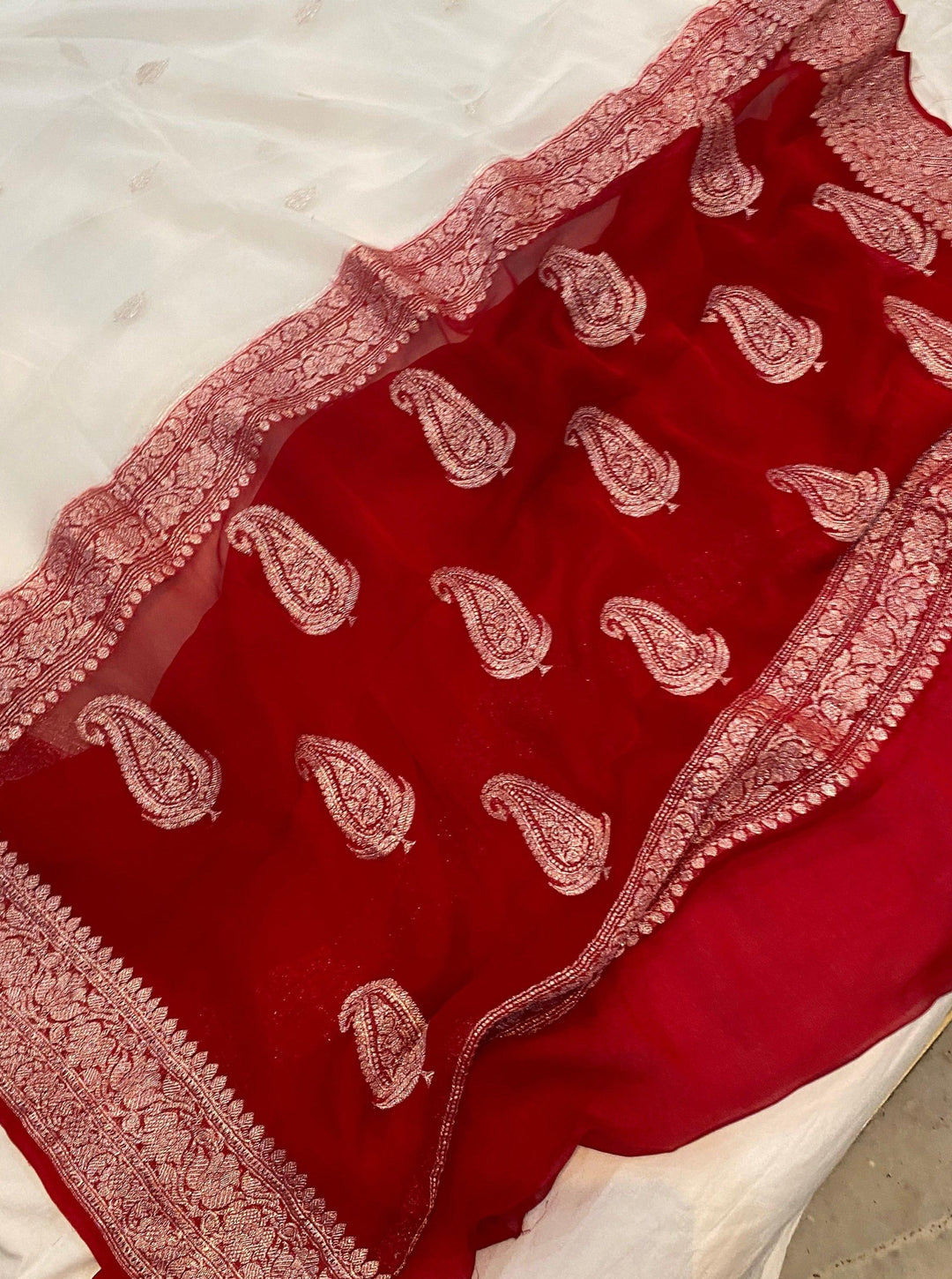 Off White Khaddi Chiffon Banarasi Handloom Saree - Aura Benaras