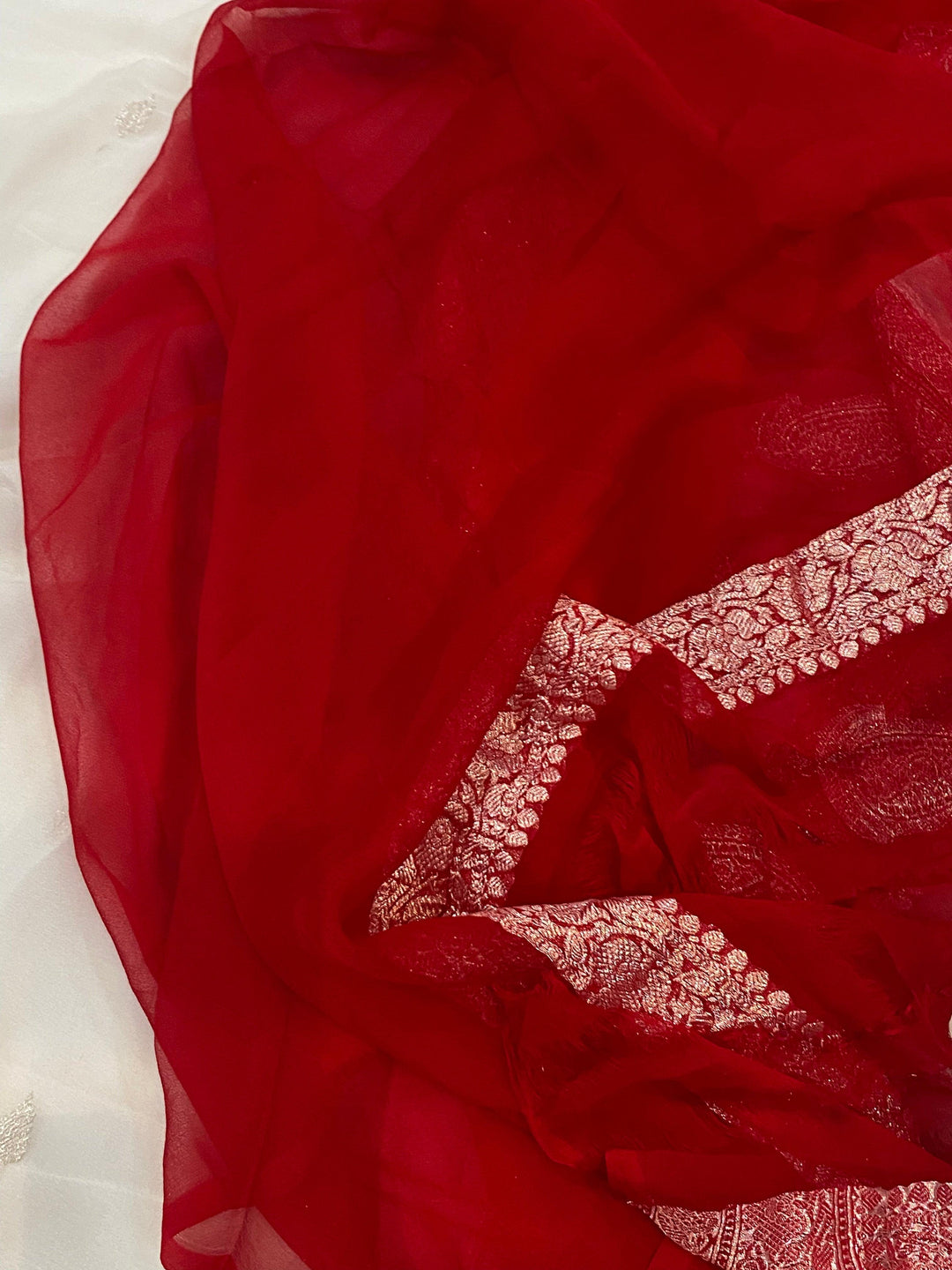 Off White Khaddi Chiffon Banarasi Handloom Saree - Aura Benaras