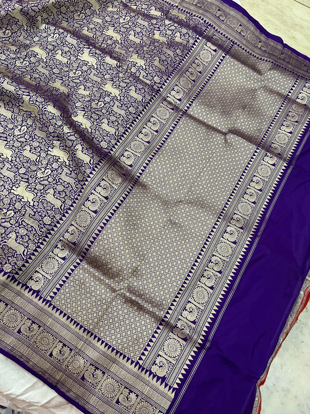 Shikargaah motif pallu with fine cutwork weaving on a Banarasi handloom saree