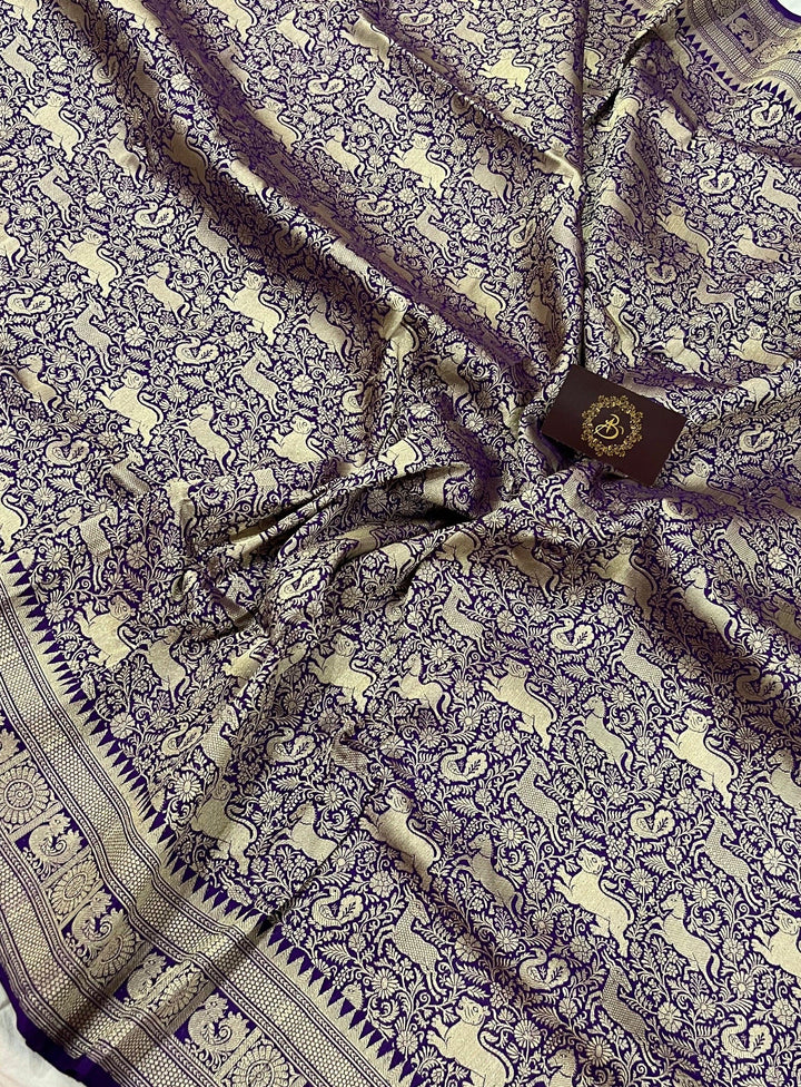Intricate Kadhwa zari border detail on Shikargaah Banarasi silk saree