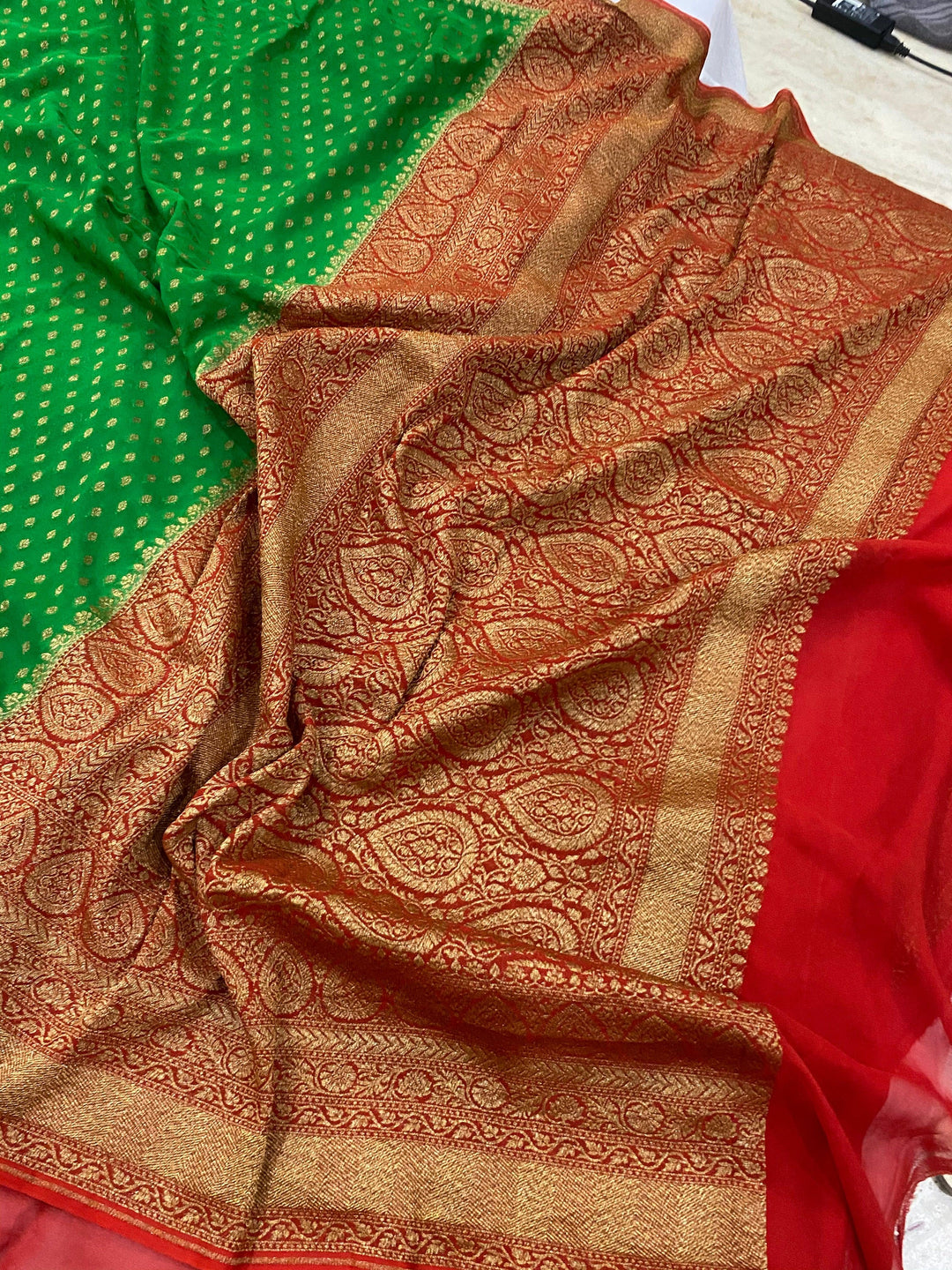 Green Banarasi Handloom Pure Georgette Silk Saree - Aura Benaras