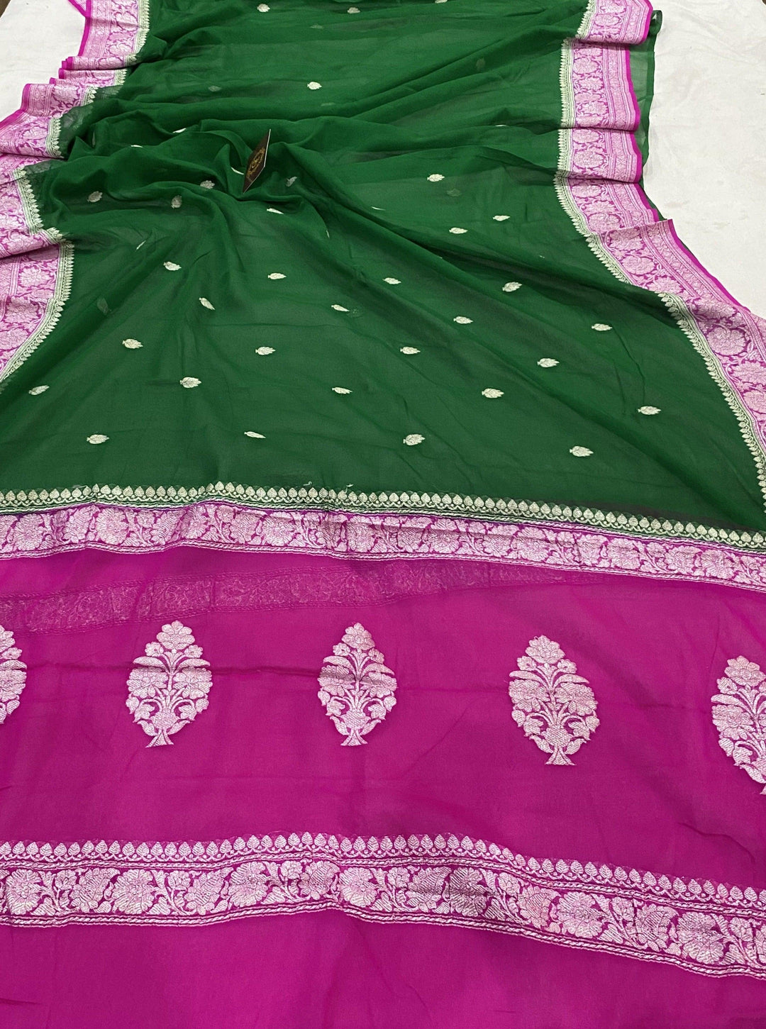Green Banarasi Handloom Pure Georgette Silk Saree - Aura Benaras