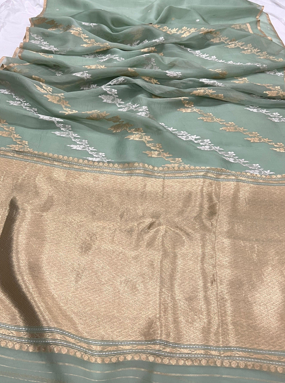 Greyish Green Banarasi Handloom Kora Silk Saree - Aura Benaras