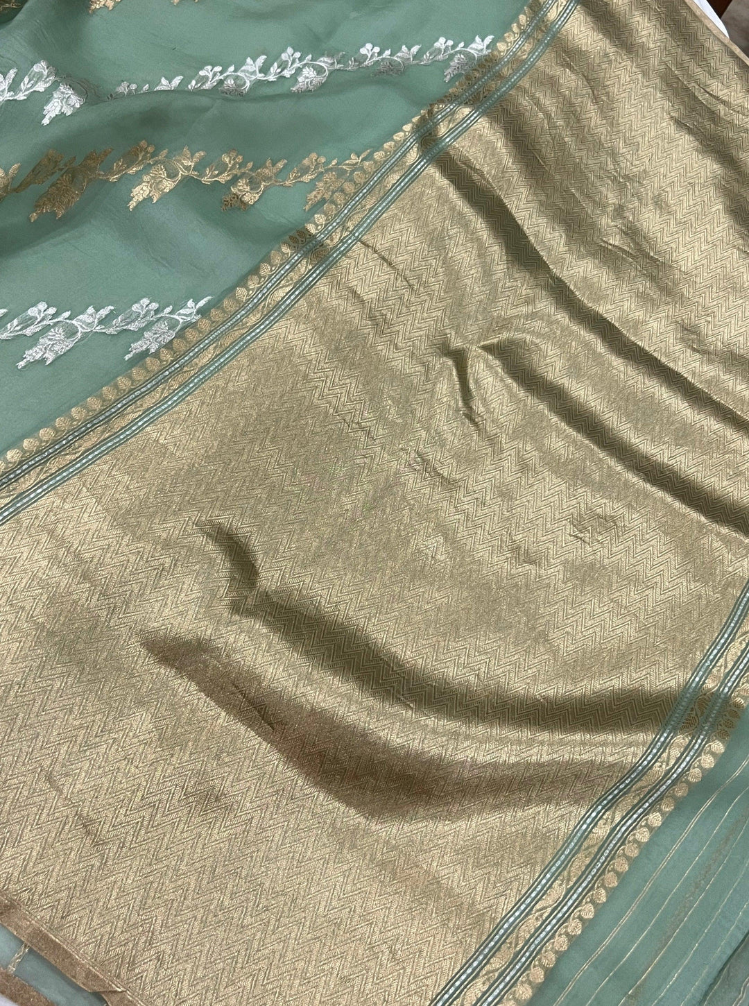 Greyish Green Banarasi Handloom Kora Silk Saree - Aura Benaras