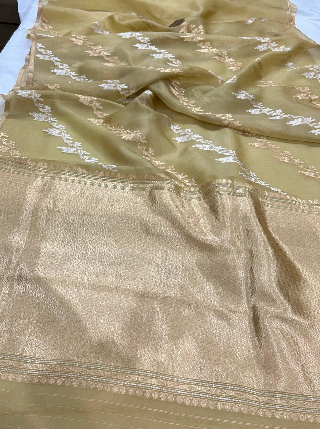 Golden Banarasi Handloom Kora Silk Saree - Aura Benaras