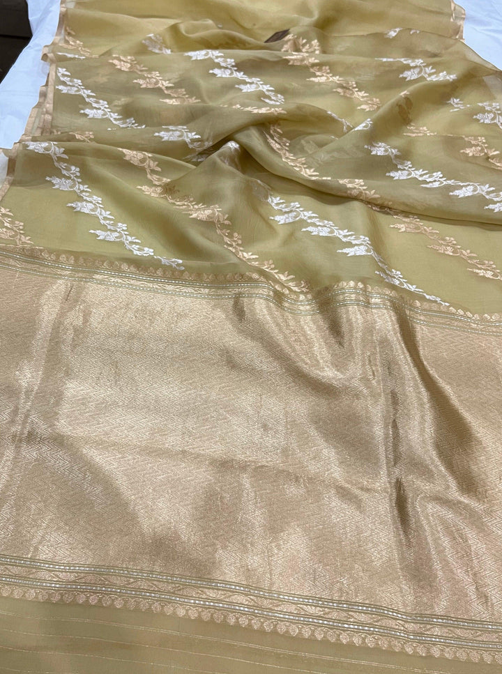 Golden Banarasi Handloom Kora Silk Saree - Aura Benaras