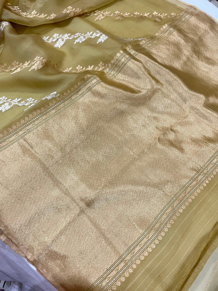 Golden Banarasi Handloom Kora Silk Saree - Aura Benaras