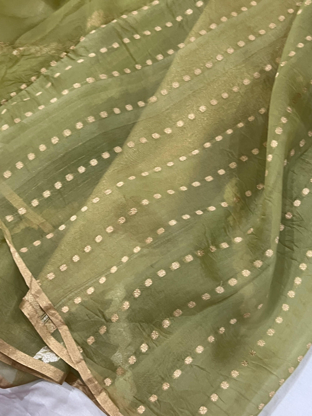 Mehendi Green Banarasi Handloom Kora Silk Saree - Aura Benaras