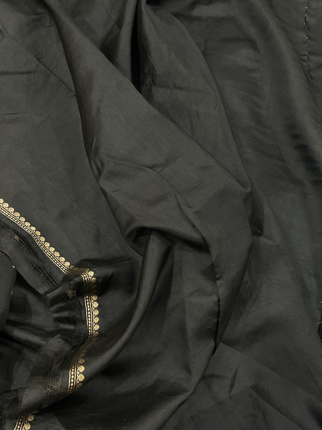 Black Pure Banarasi Handloom Silk Saree - Aura Benaras