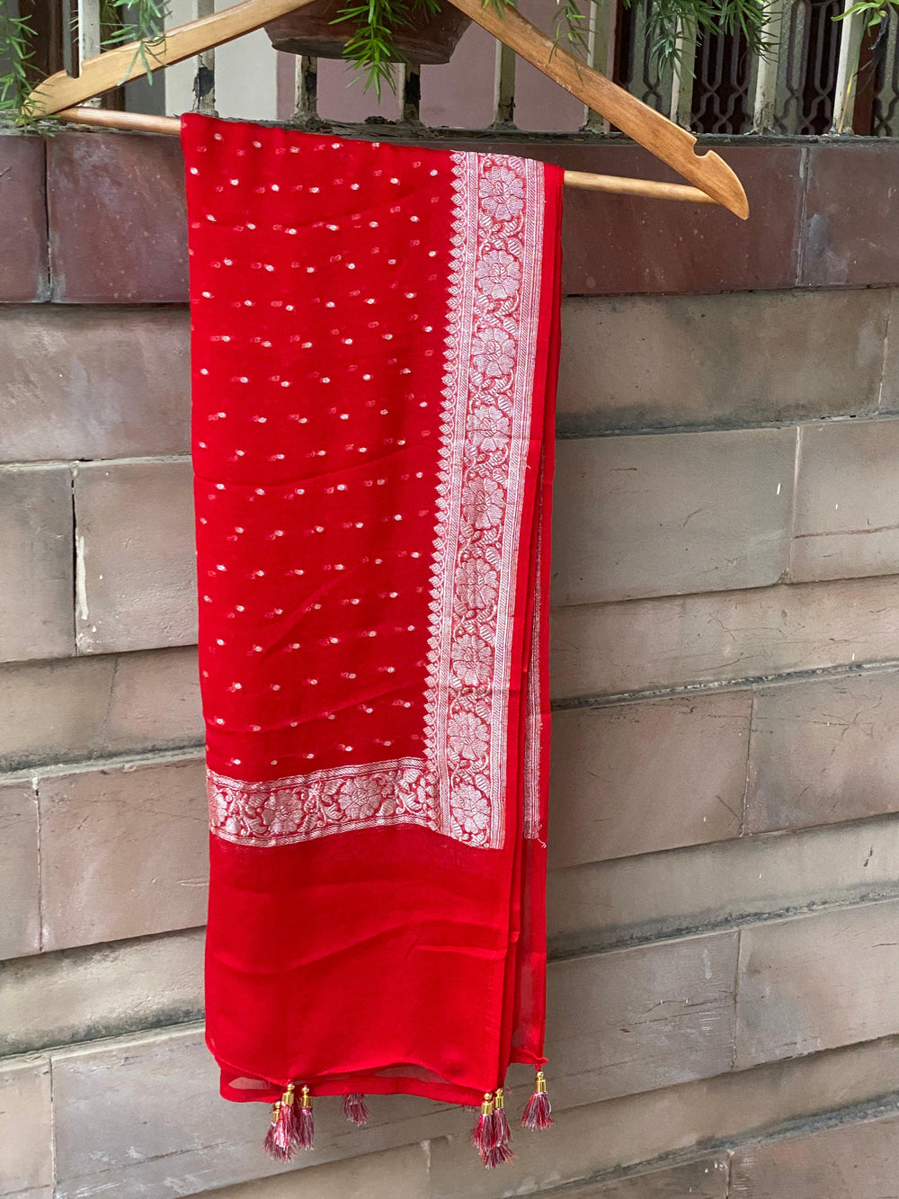 RED BANARASI HANDLOOM KHADDI CHIFFON DUPATTA - Aura Benaras